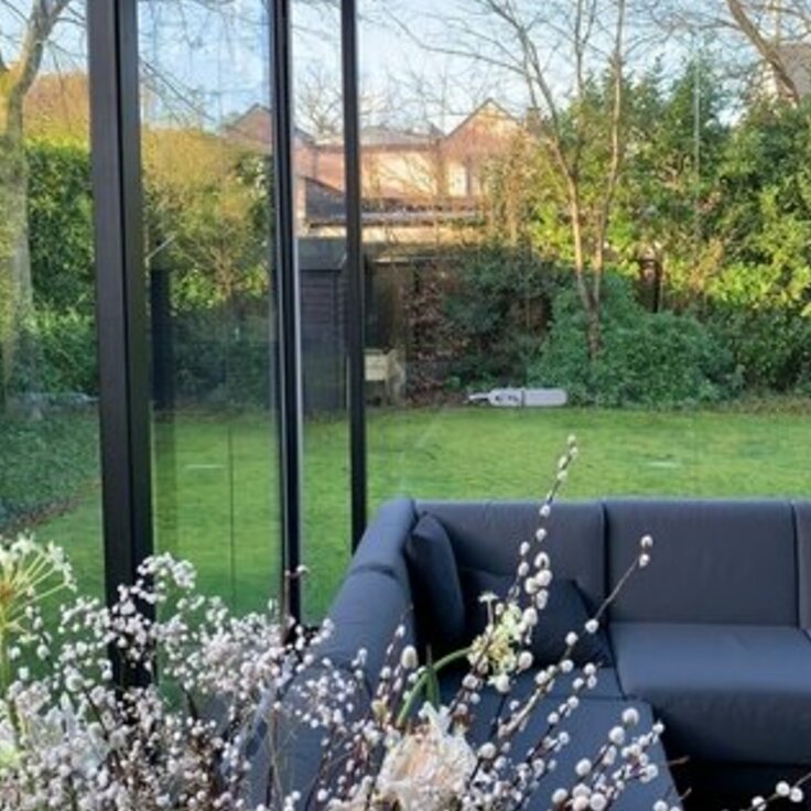 Zo richt je een tuin in waar je het hele jaar kunt zitten (Terras en verlichting)