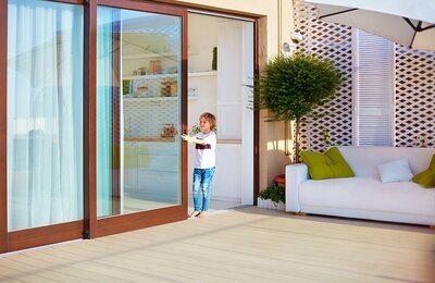 Een glazen schuifwand kopen: waar moet je rekening mee houden? (Tuinnieuws)