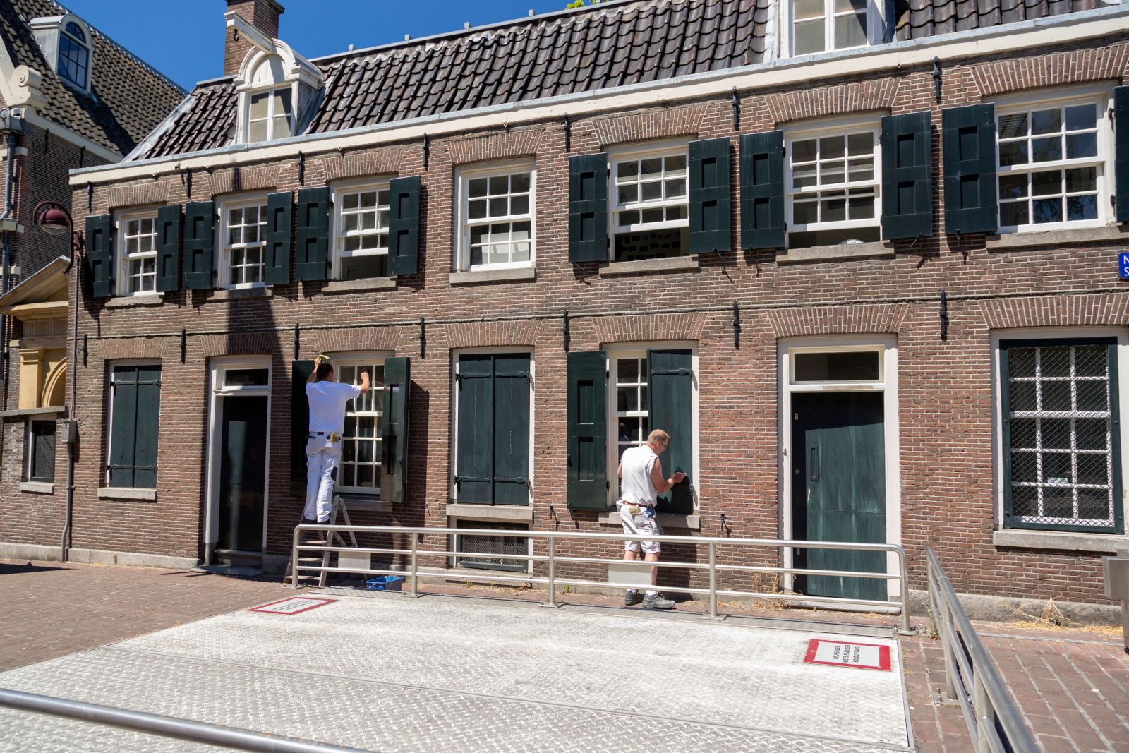 Huis gereed maken voor verkoop door de buitenkant te schilderen